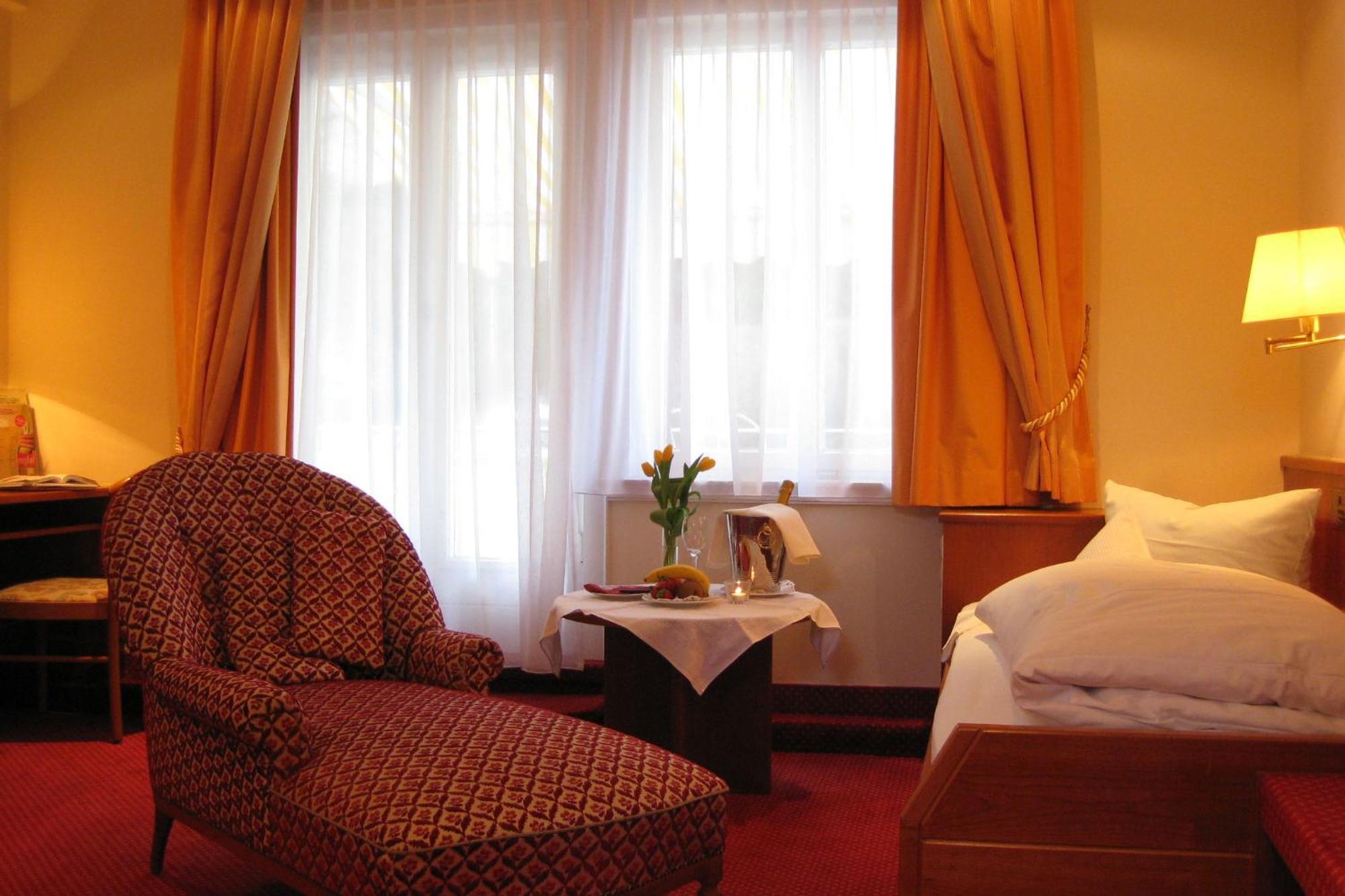 Romantik Hotel Zur Sonne Μπάντενβαϊλερ Εξωτερικό φωτογραφία