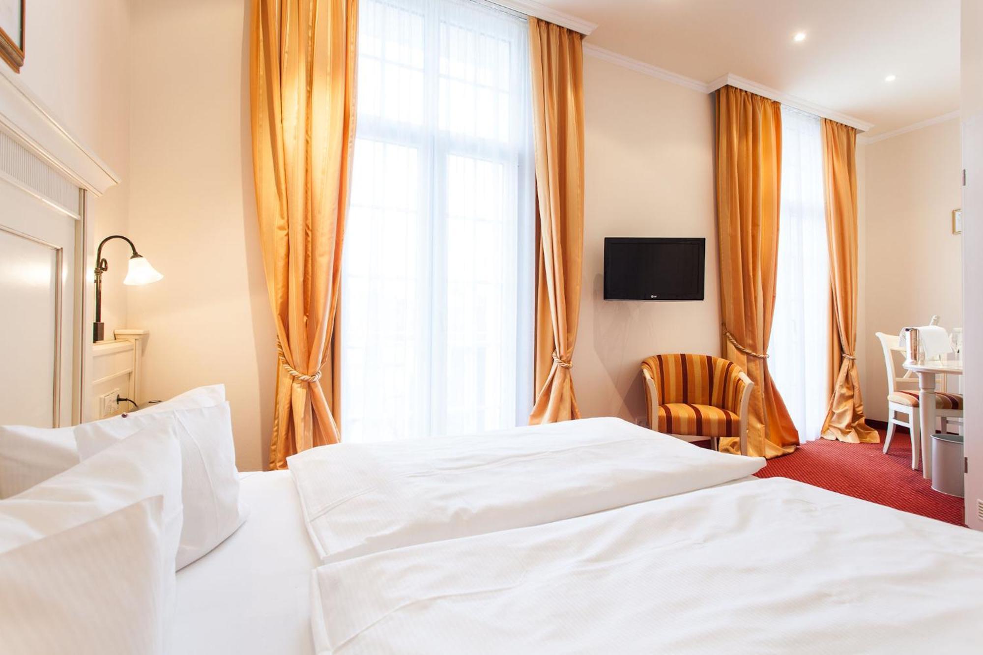 Romantik Hotel Zur Sonne Μπάντενβαϊλερ Εξωτερικό φωτογραφία